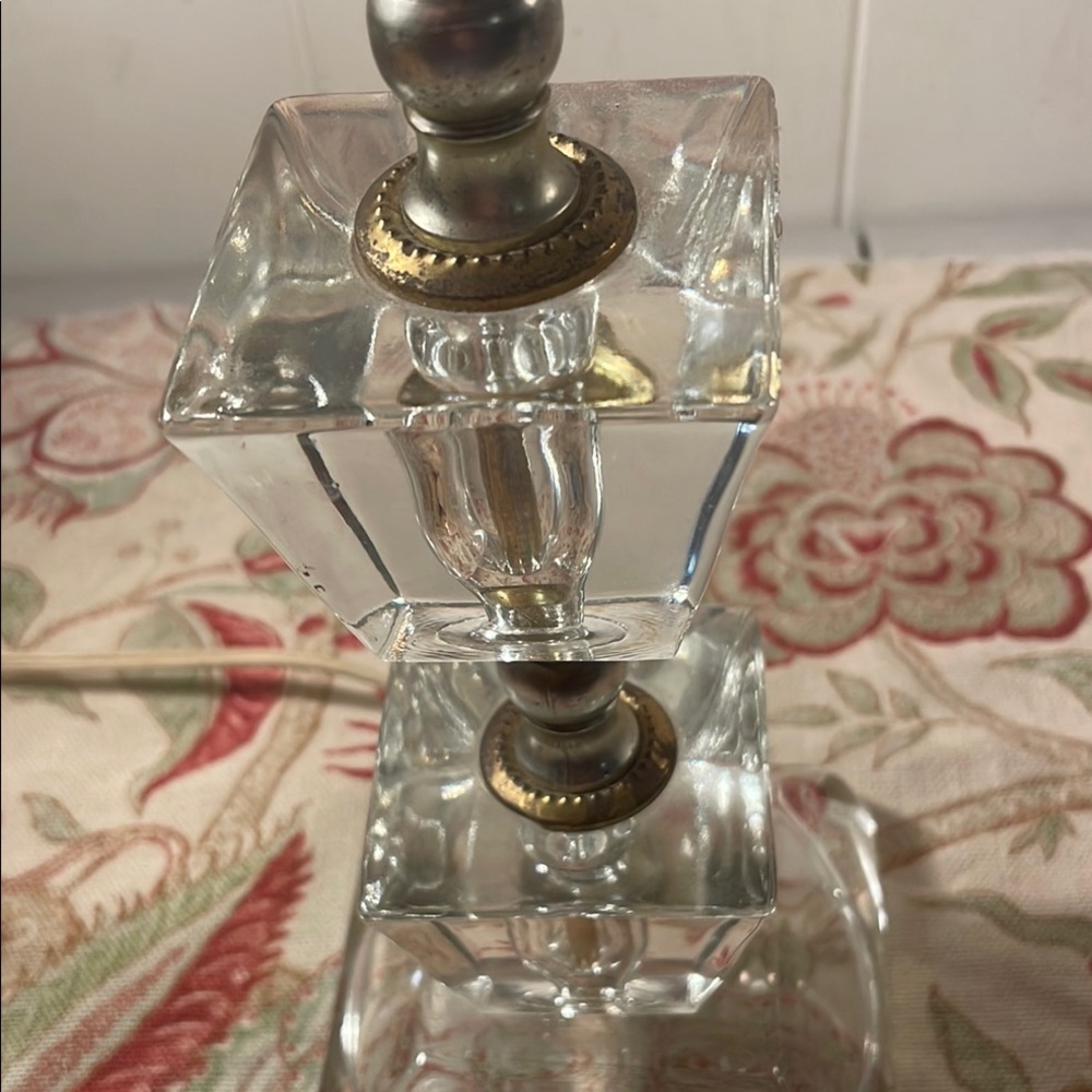 Clear Lucite Stacked Cube Table Lamp Art Deco or Mid Century - Picture 3 of 15